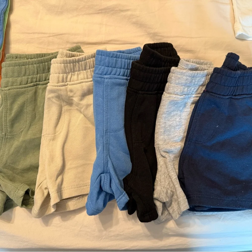 12M Boy summer bundle with T-shirts and shorts sets - Picture 7 of 10